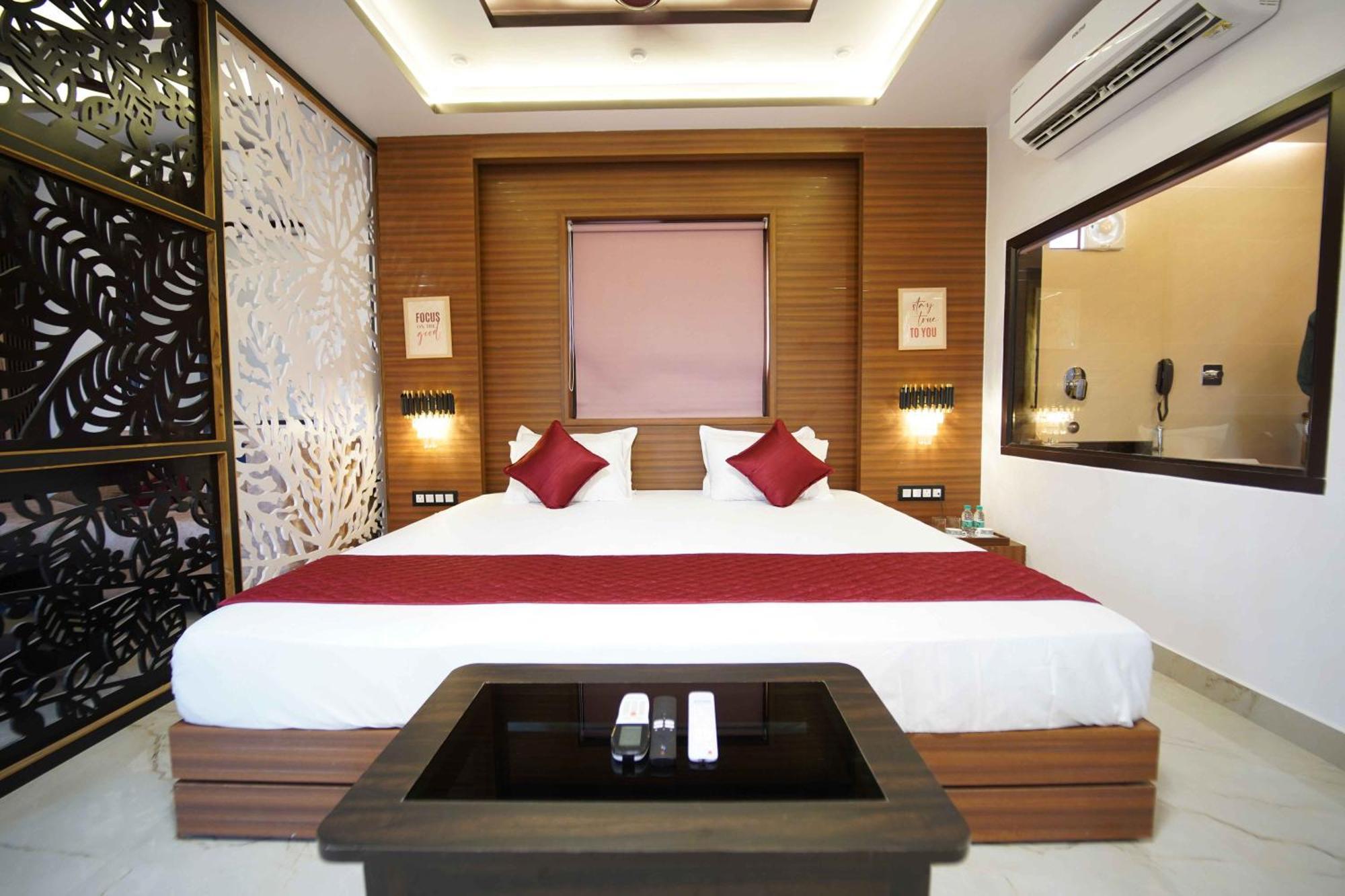 Ivy Nirvana Hotel Kiul ภายนอก รูปภาพ